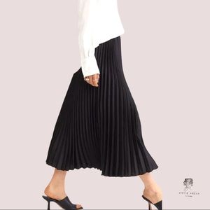 Love Richie Sheer Black Pleated Skirt Size M
